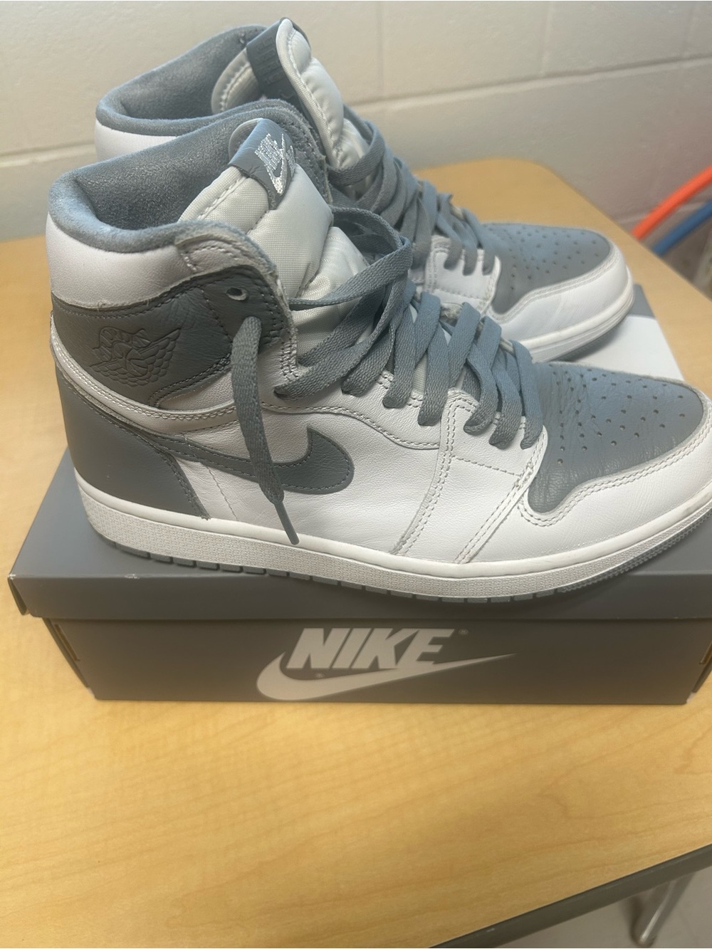 Nike Air Jordan 1 Mid Men’s Sneakers — White / Gray